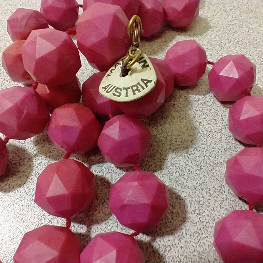 Vintage Austria pink octagon cut 11.5" necklace